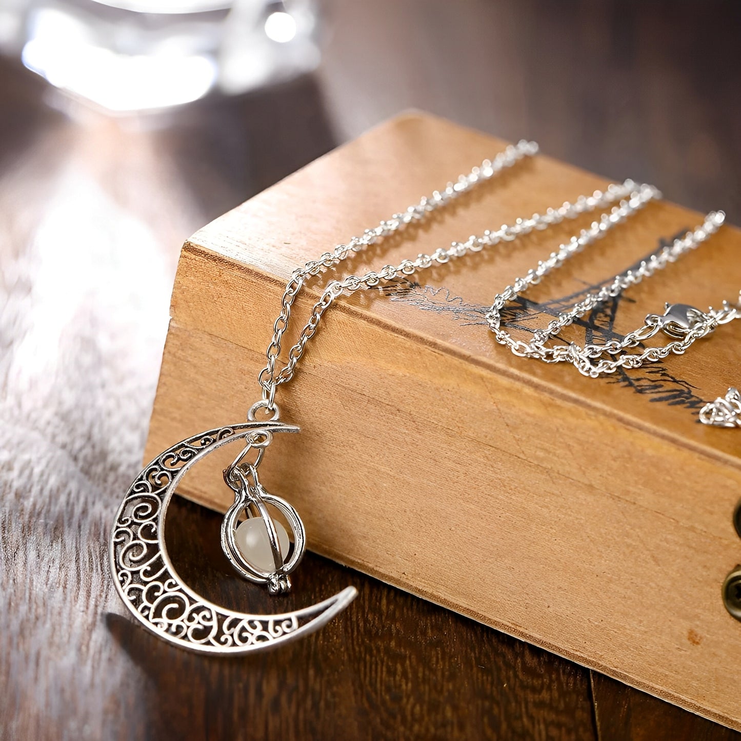Bianca – Collier Lune Lumineuse qui Brille dans le Noir