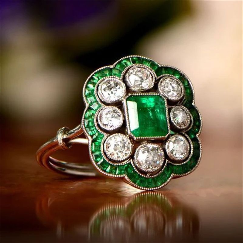 Margie – Bague Vintage avec Émeraude et Détail Doré