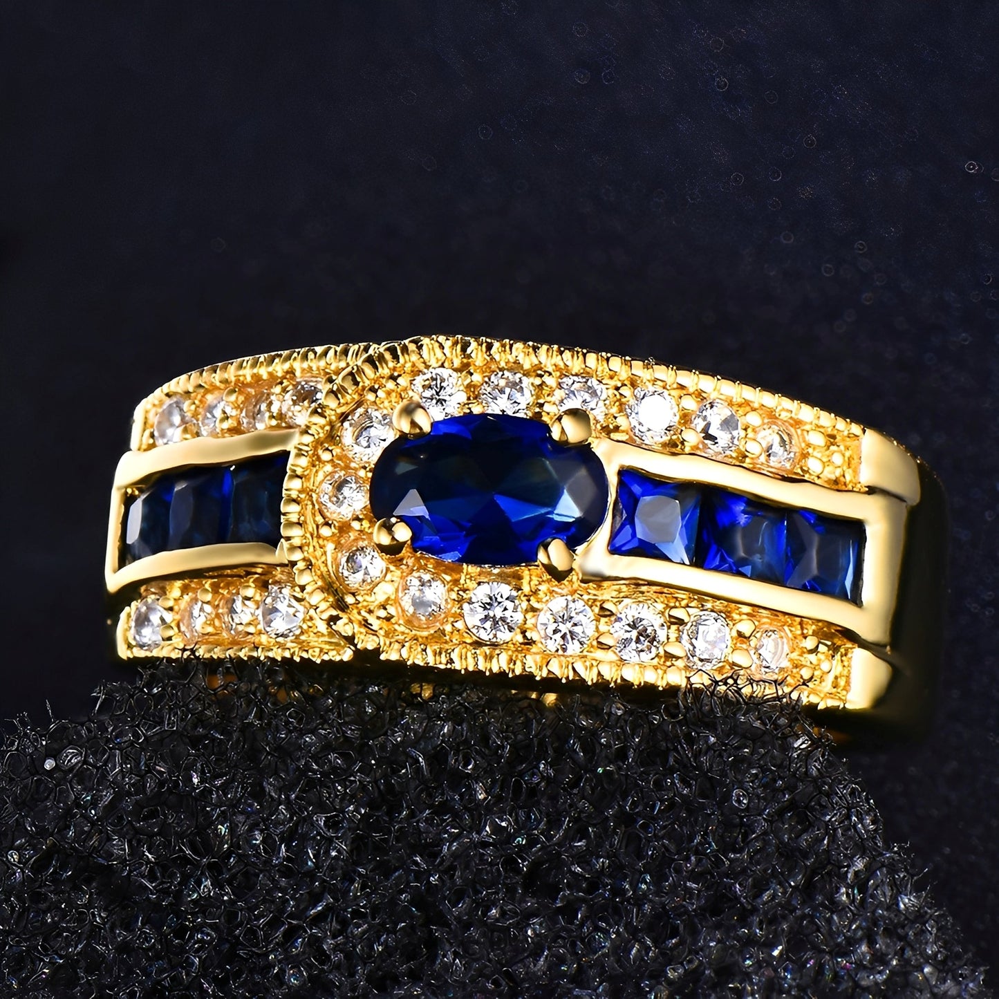 Marina – Bague Dorée avec Pierre Bleue Brillante
