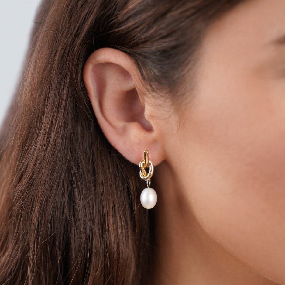 Evelina – Boucles d’Oreilles Nœud Doré et Perles d’Eau Douce