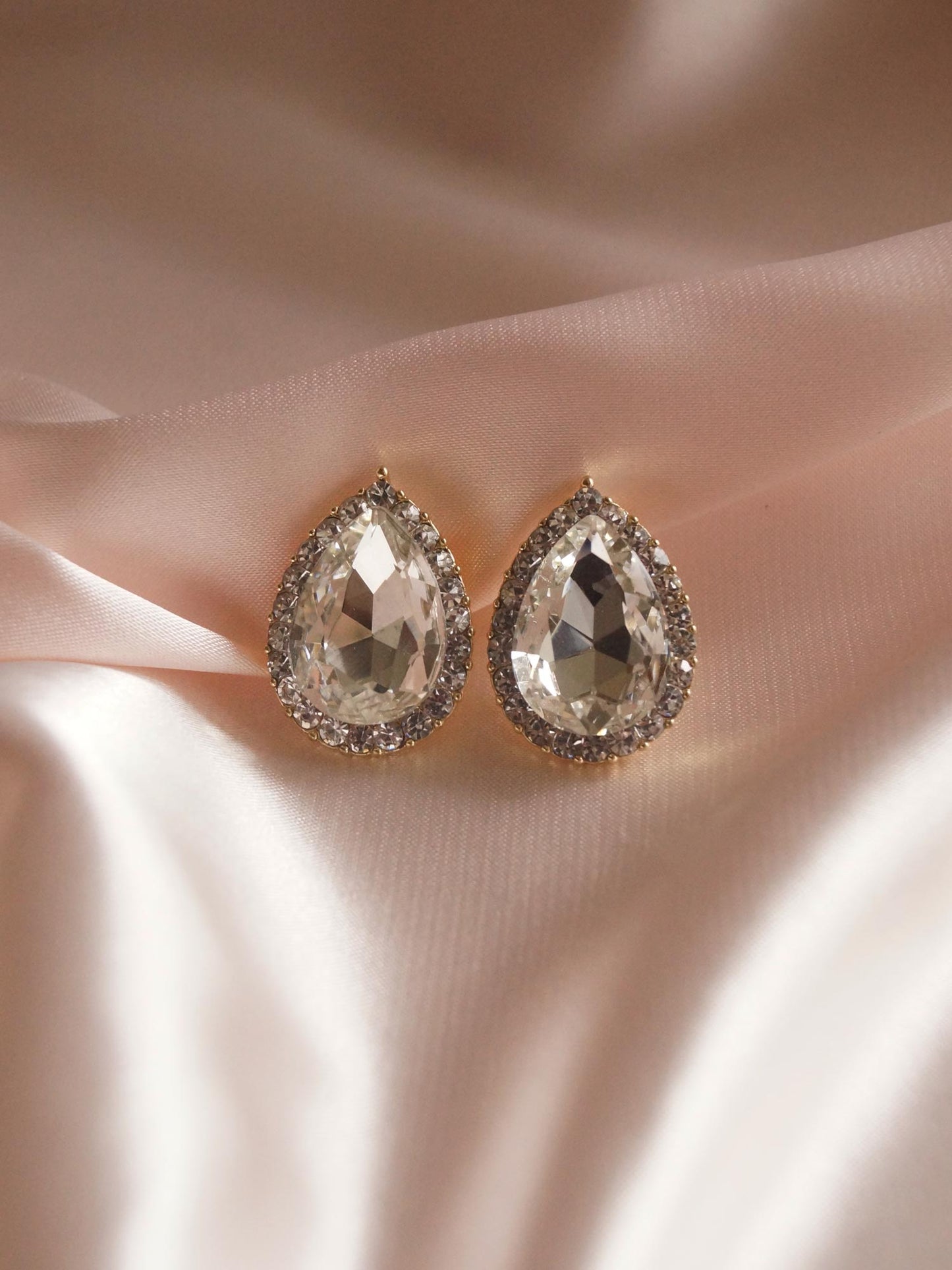 Lucy - Puces d'oreilles en diamant en forme de poire