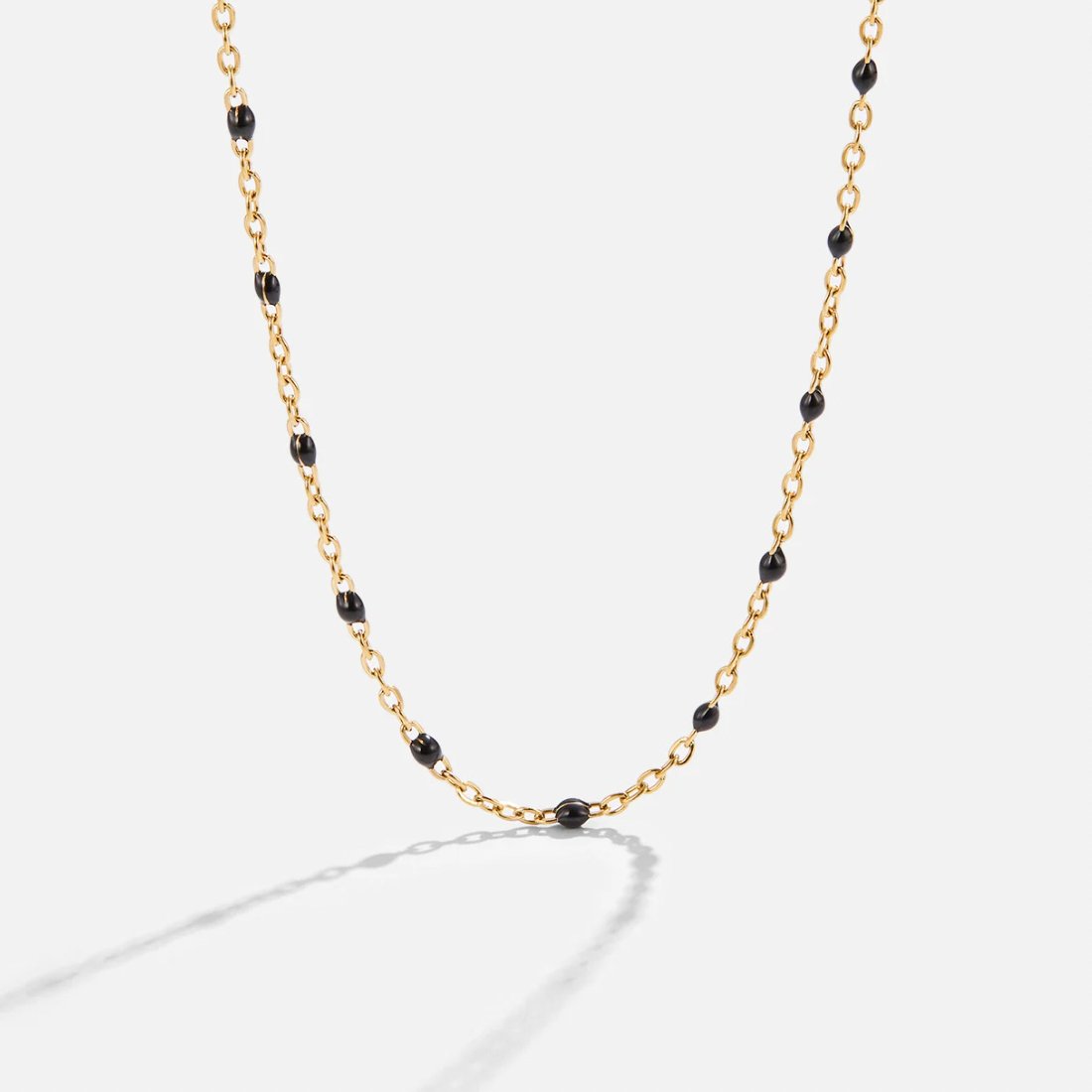 Yara – Collier de Perles Noires Élégantes