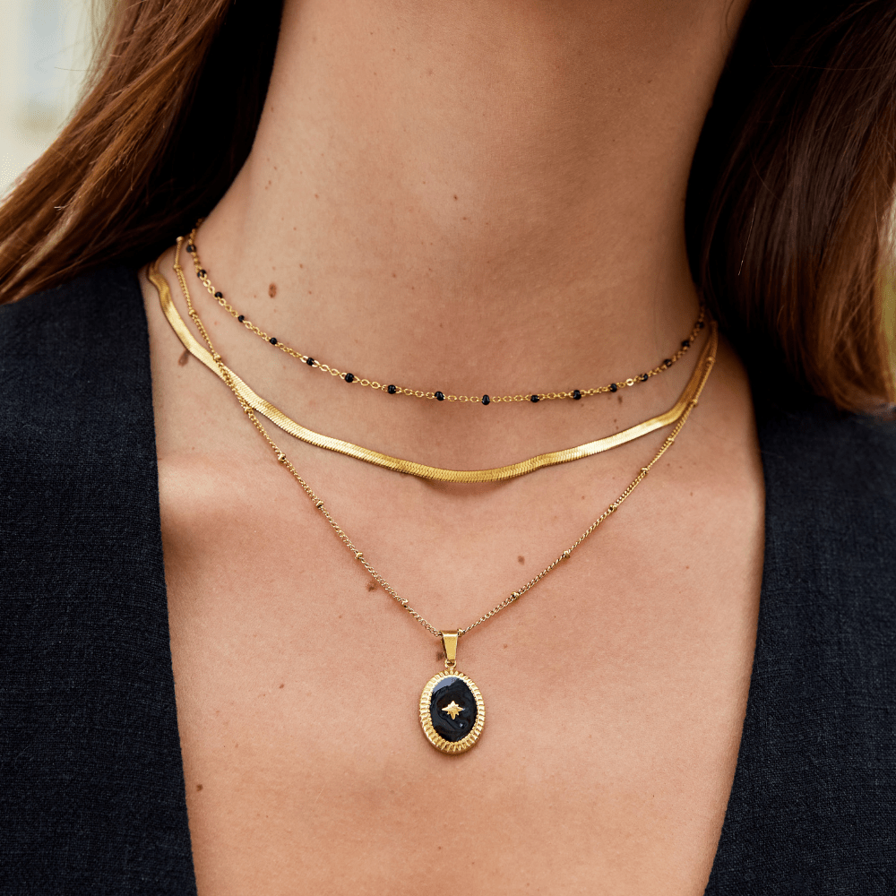 Yara – Collier de Perles Noires Élégantes
