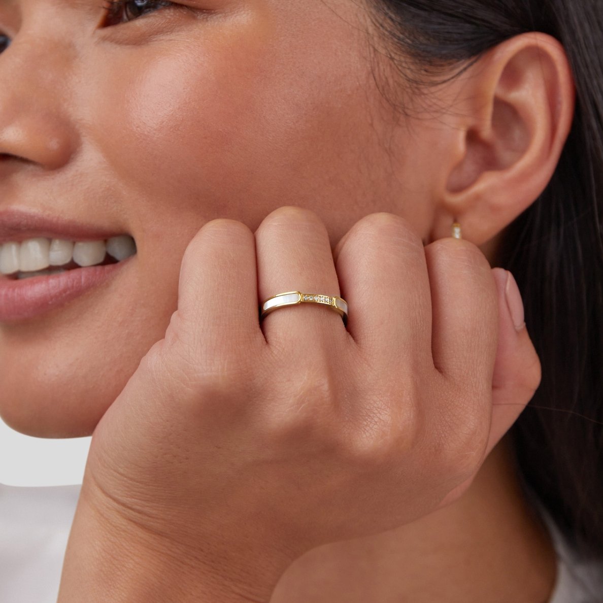 Yassi – Bague Nacre et Cristaux Éblouissants