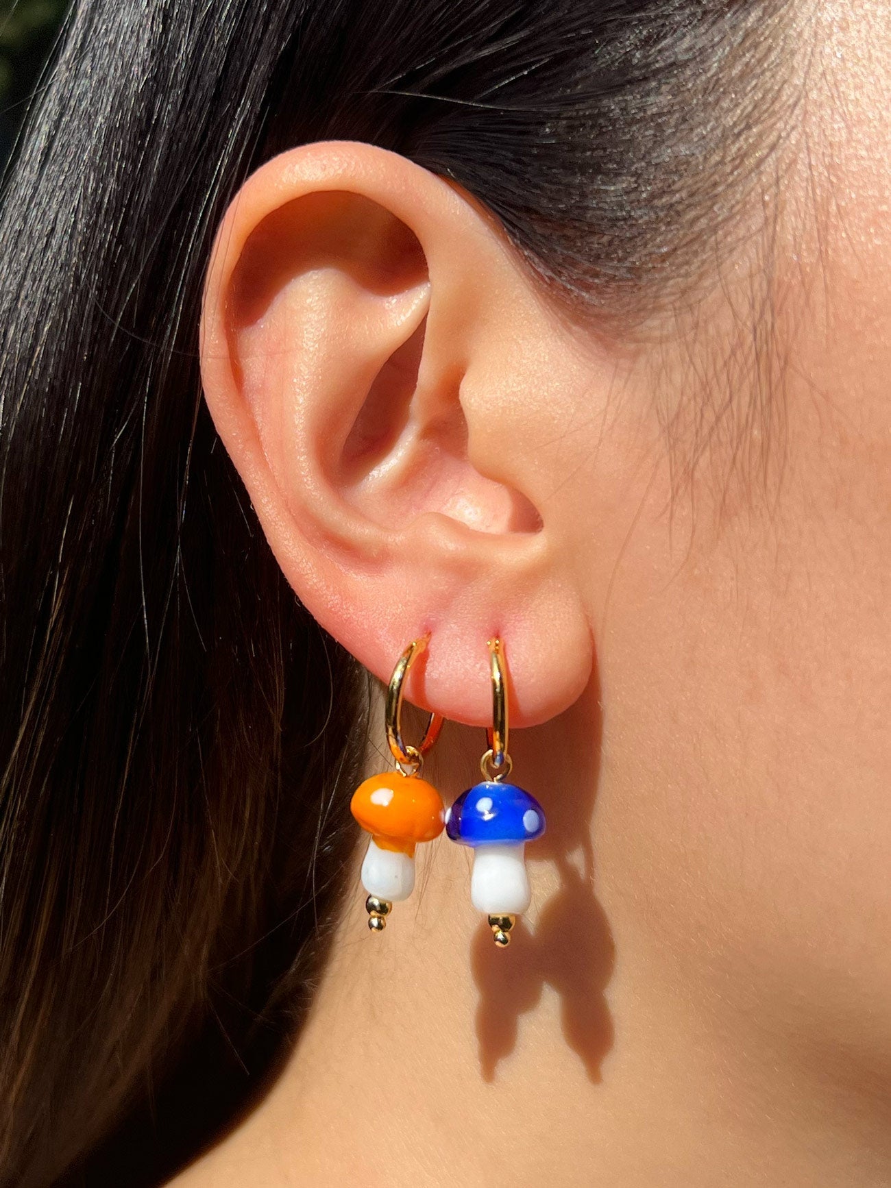 Kira - Boucles d'oreilles créoles champignon bleu