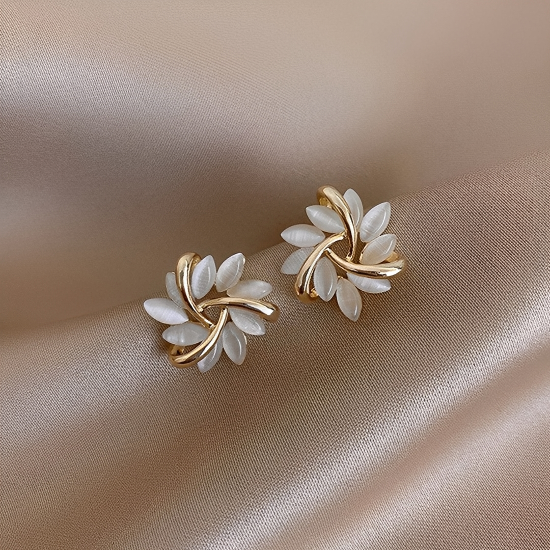 Elisse – Boucles d’Oreilles Intemporelles Or & Opale Blanche