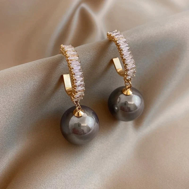 Elsa – Boucles d'Oreilles Élégantes avec Perles et Zircon
