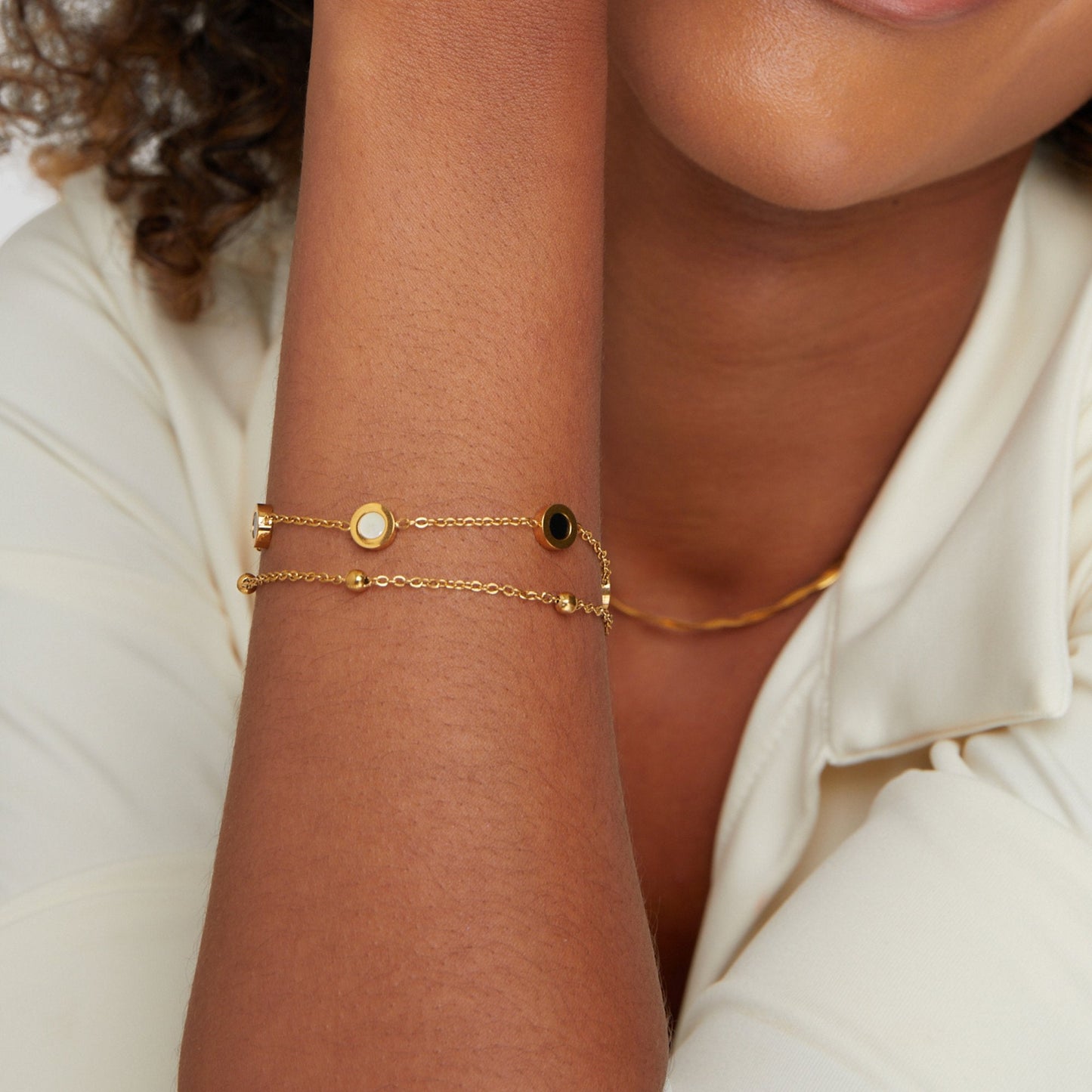 Nyra – Bracelet Onyx et Pierre Blanche