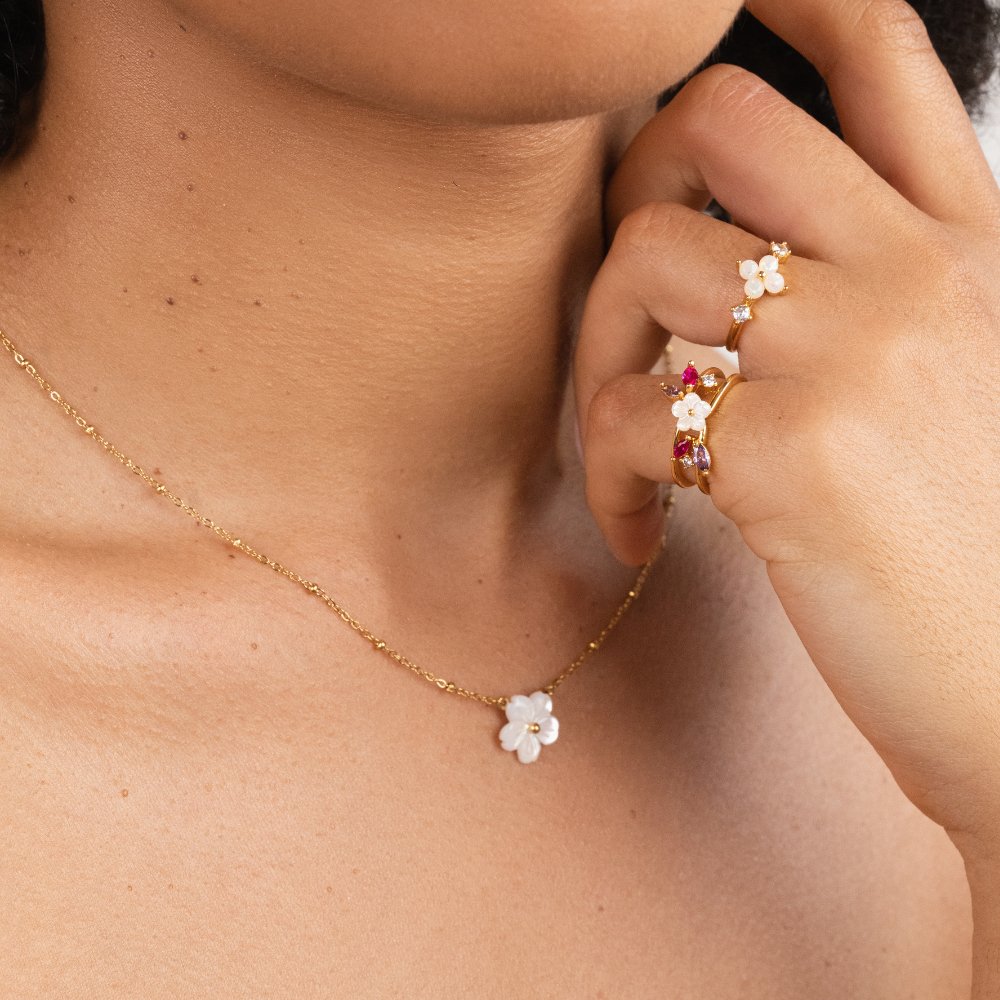 Jennie – Collier Fleur Blanche