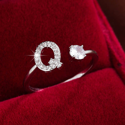 Nova – Bague Moderne Ouverte avec Initiale et Cubic Zirconia