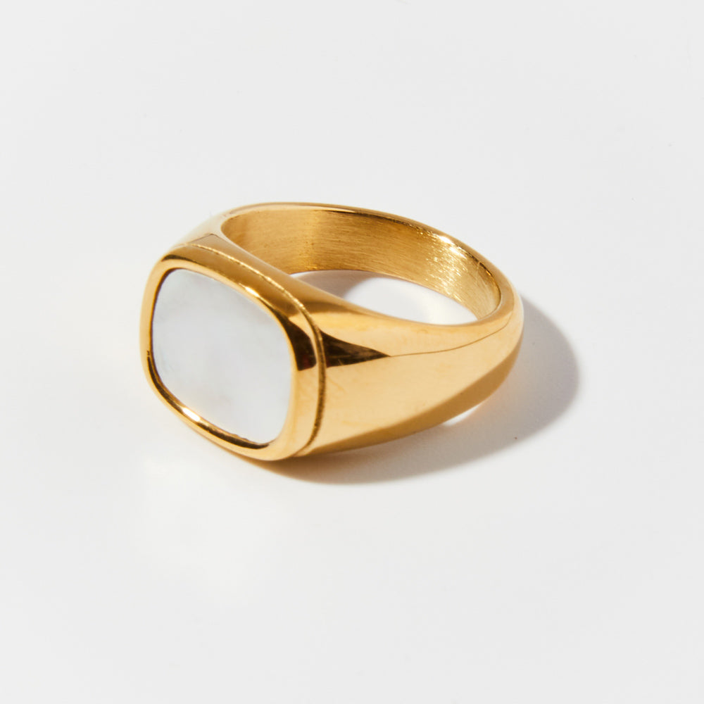 Celia – Bague Plate Dorée Style Exagéré