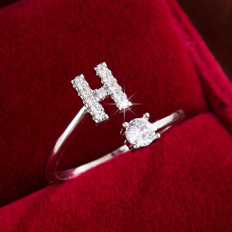 Nova – Bague Moderne Ouverte avec Initiale et Cubic Zirconia