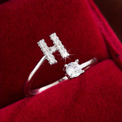 Nova – Bague Moderne Ouverte avec Initiale et Cubic Zirconia
