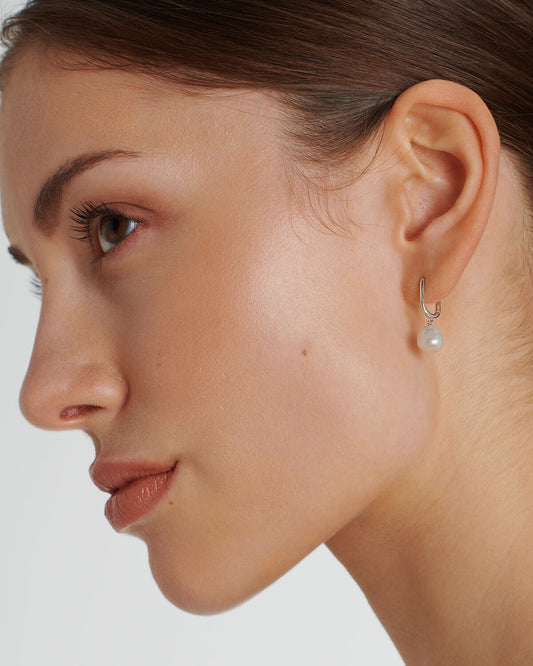 Esme - Boucles d'oreilles créoles rectangulaires en argent avec perles