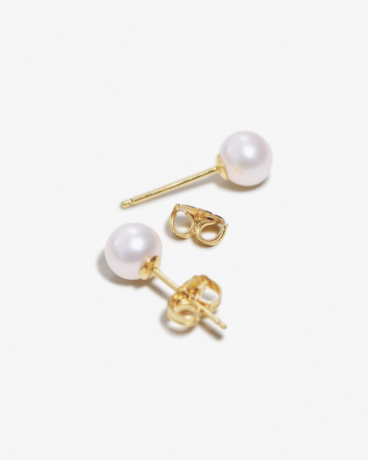 Lucia - Boucles d'oreilles en perles classiques de taille moyenne