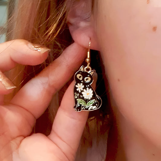 Polly – Boucles d’Oreilles Chat Rétro Élégantes
