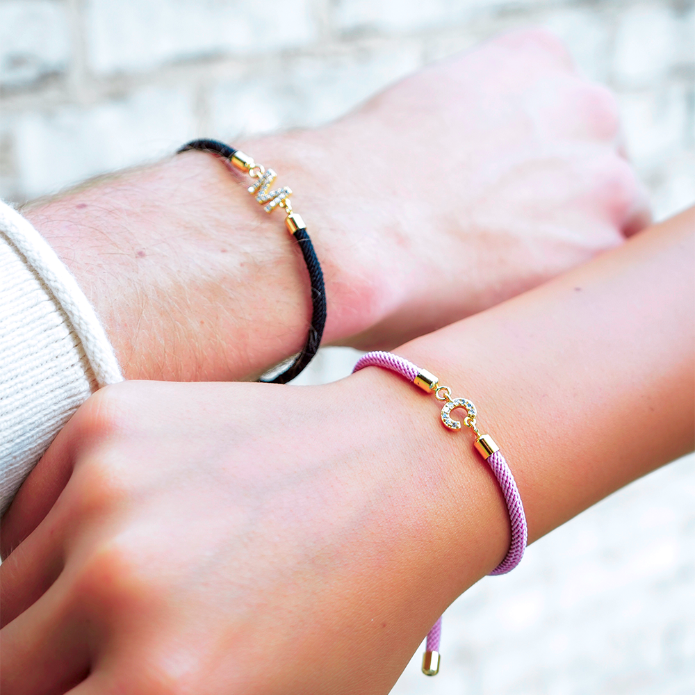 Calla – Bracelet Initiale Gravée Ajustable