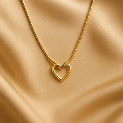 Elisha – Collier Cœur Creux en Acier Titane