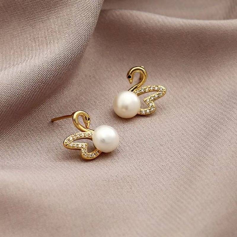 Boucles d'oreilles en or avec diamant et cygne - Boucles d'oreilles en or avec perle