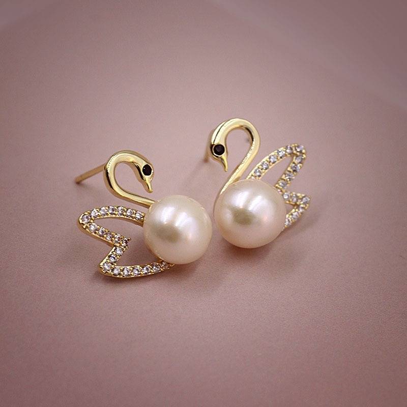 Boucles d'oreilles en or avec diamant et cygne - Boucles d'oreilles en or avec perle