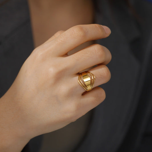 Britanny – Bague élégante statement en or
