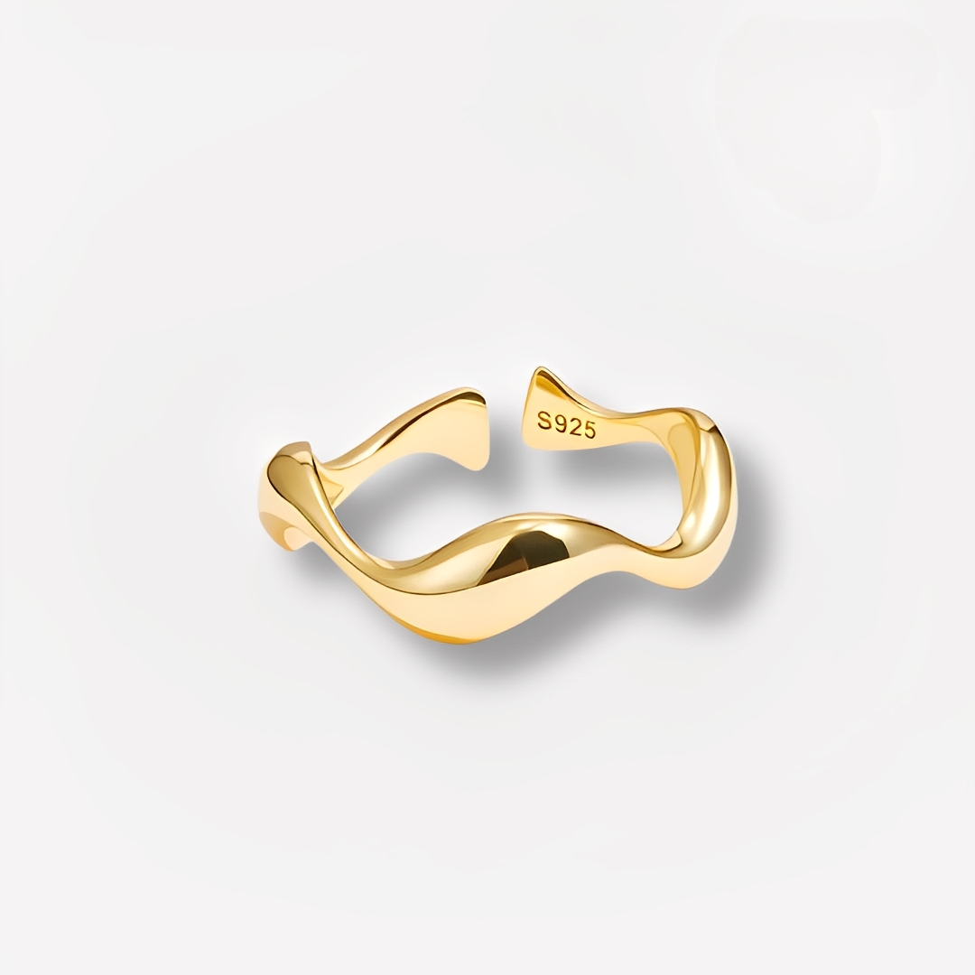 Ariane – Bague Ondulée aux Lignes Naturelles