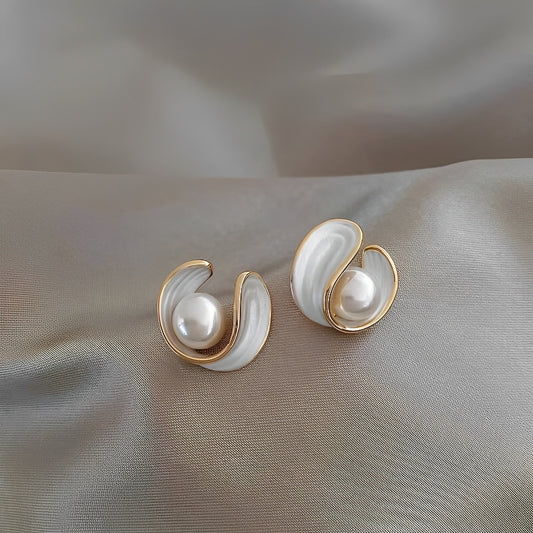 Aveline – Boucles d’Oreilles en Or avec Opale Blanche et Perles
