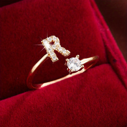 Nova – Bague Moderne Ouverte avec Initiale et Cubic Zirconia