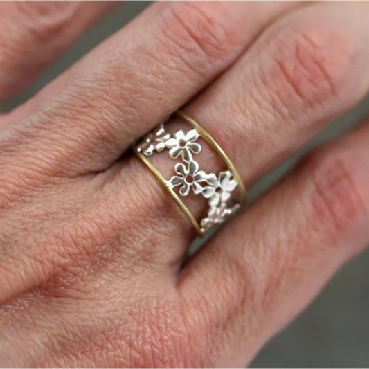 Merina – Bague Fleur de Marguerite Asymétrique