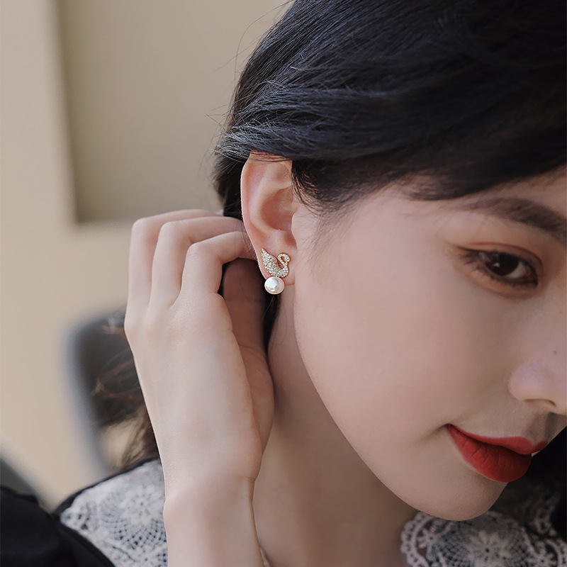 Boucles d'oreilles en forme de cygne avec perles - Élégance naturelle