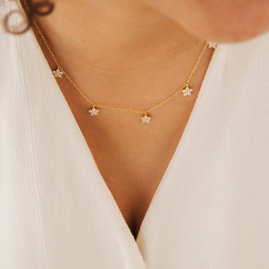 Collier Floral en Diamants Élégant