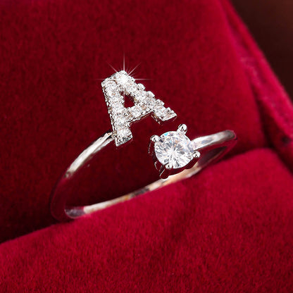 Nova – Bague Moderne Ouverte avec Initiale et Cubic Zirconia