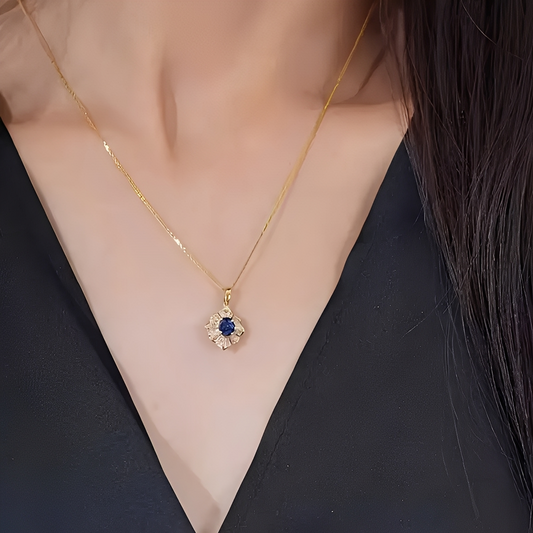 Kavella – Collier Doré Noctazure Élégant