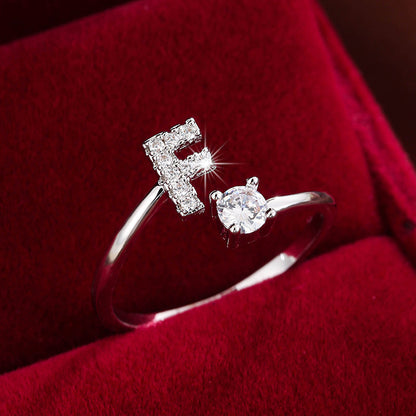 Nova – Bague Moderne Ouverte avec Initiale et Cubic Zirconia