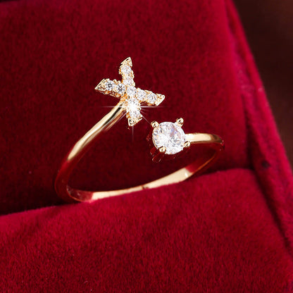 Nova – Bague Moderne Ouverte avec Initiale et Cubic Zirconia