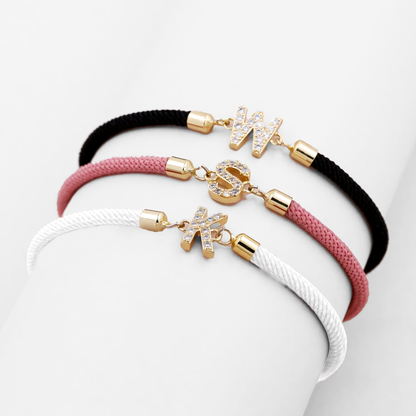 Calla – Bracelet Initiale Gravée Ajustable