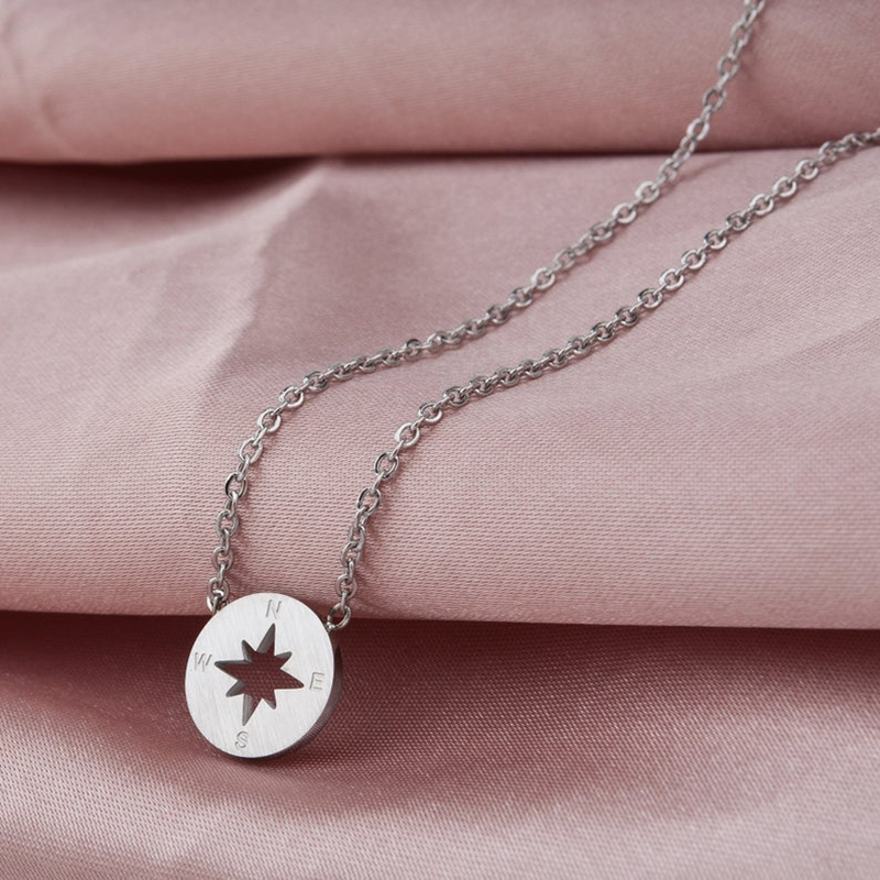 Collier Charme avec Compas Rond