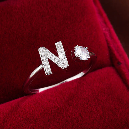 Nova – Bague Moderne Ouverte avec Initiale et Cubic Zirconia