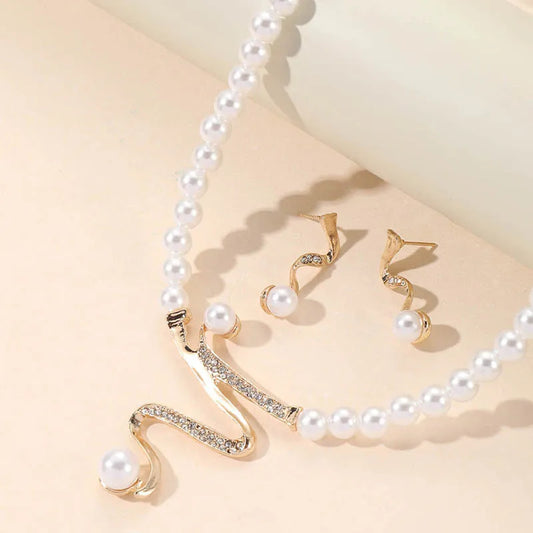 Mina – Ensemble Collier et Boucles d'Ores Perles assortis