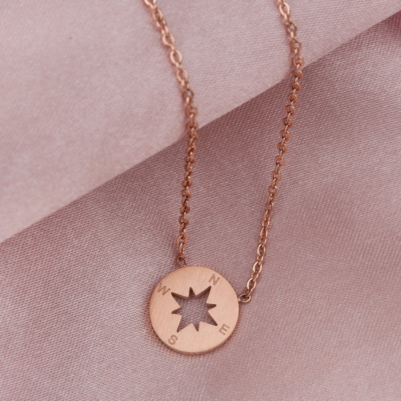 Collier Charme avec Compas Rond