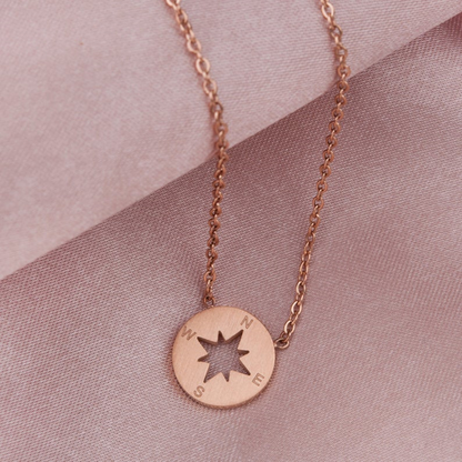 Collier Charme avec Compas Rond