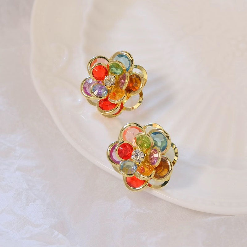 Narella – Boucles d’Oreilles Fleur Artisanale en Cristaux Colorés