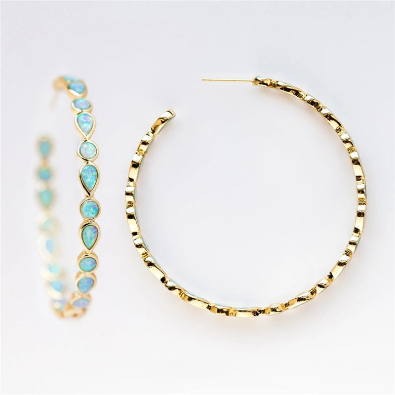 Luminose Élégance – Boucles d'oreilles en or et opale bleue