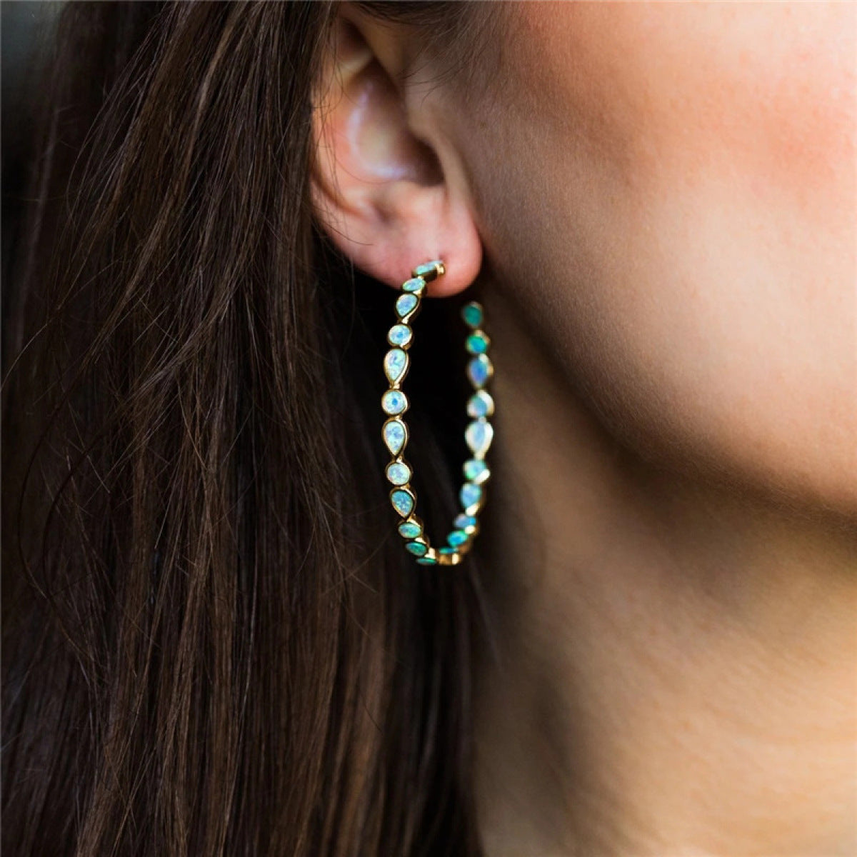 Luminose Élégance – Boucles d'oreilles en or et opale bleue