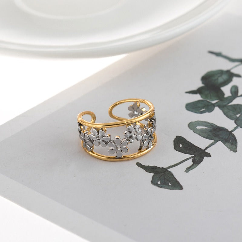 Merina – Bague Fleur de Marguerite Asymétrique