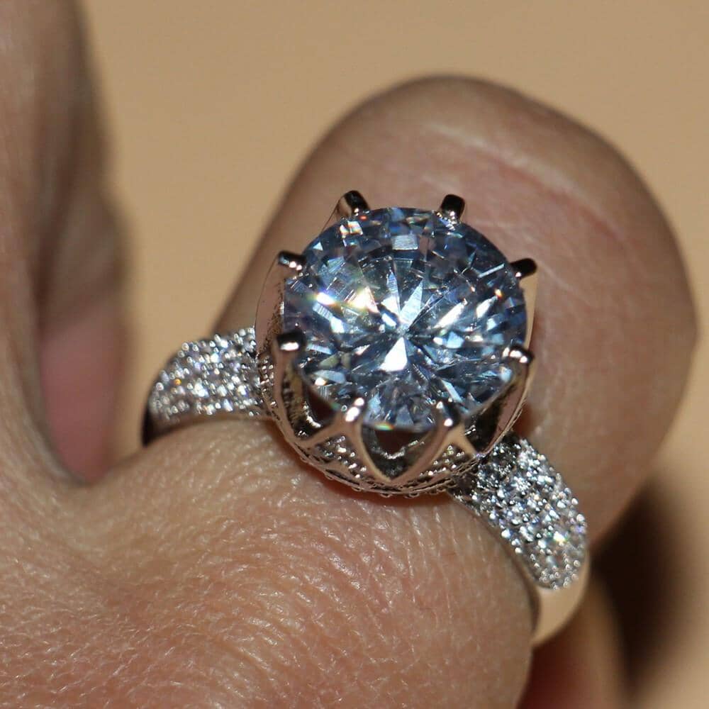 Herna – Bague Élégante en Topaze Blanche 8ct