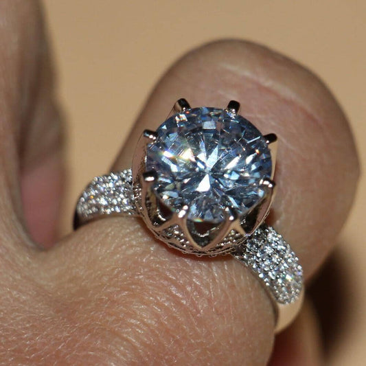 Herna – Bague Élégante en Topaze Blanche 8ct