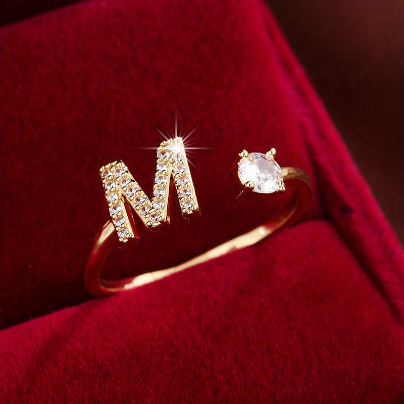 Nova – Bague Moderne Ouverte avec Initiale et Cubic Zirconia