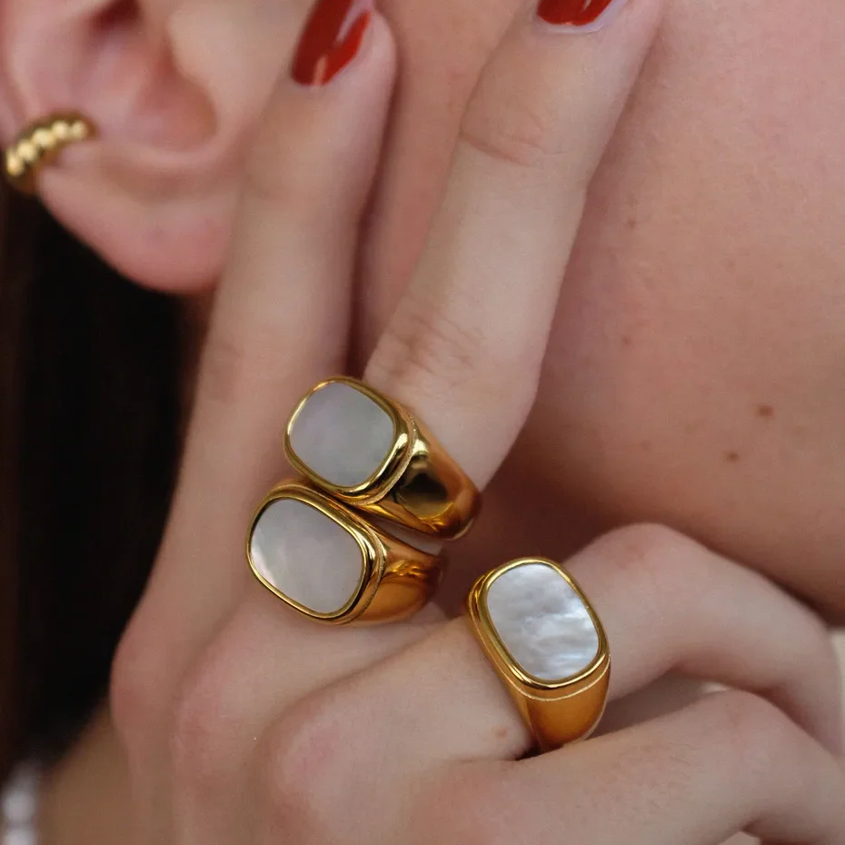 Celia – Bague Plate Dorée Style Exagéré