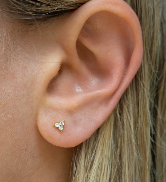Boucles d'oreilles en forme de fleur avec trois cristaux dorés